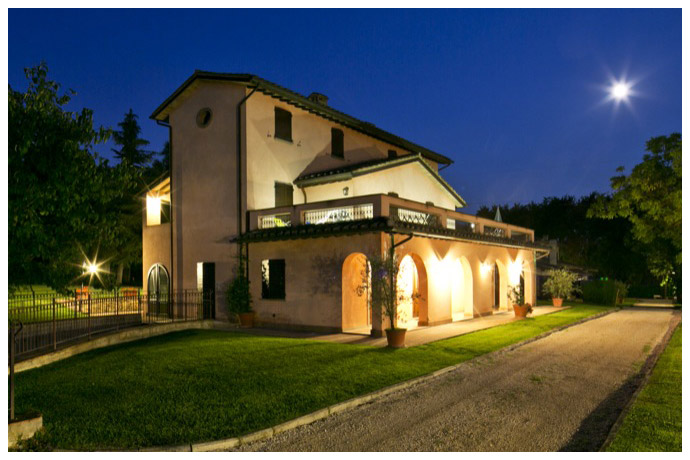 Esterno notturno Ottavi Country House